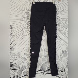 Like New Black Alo Highlinr Lace Up Leggings Sz XS